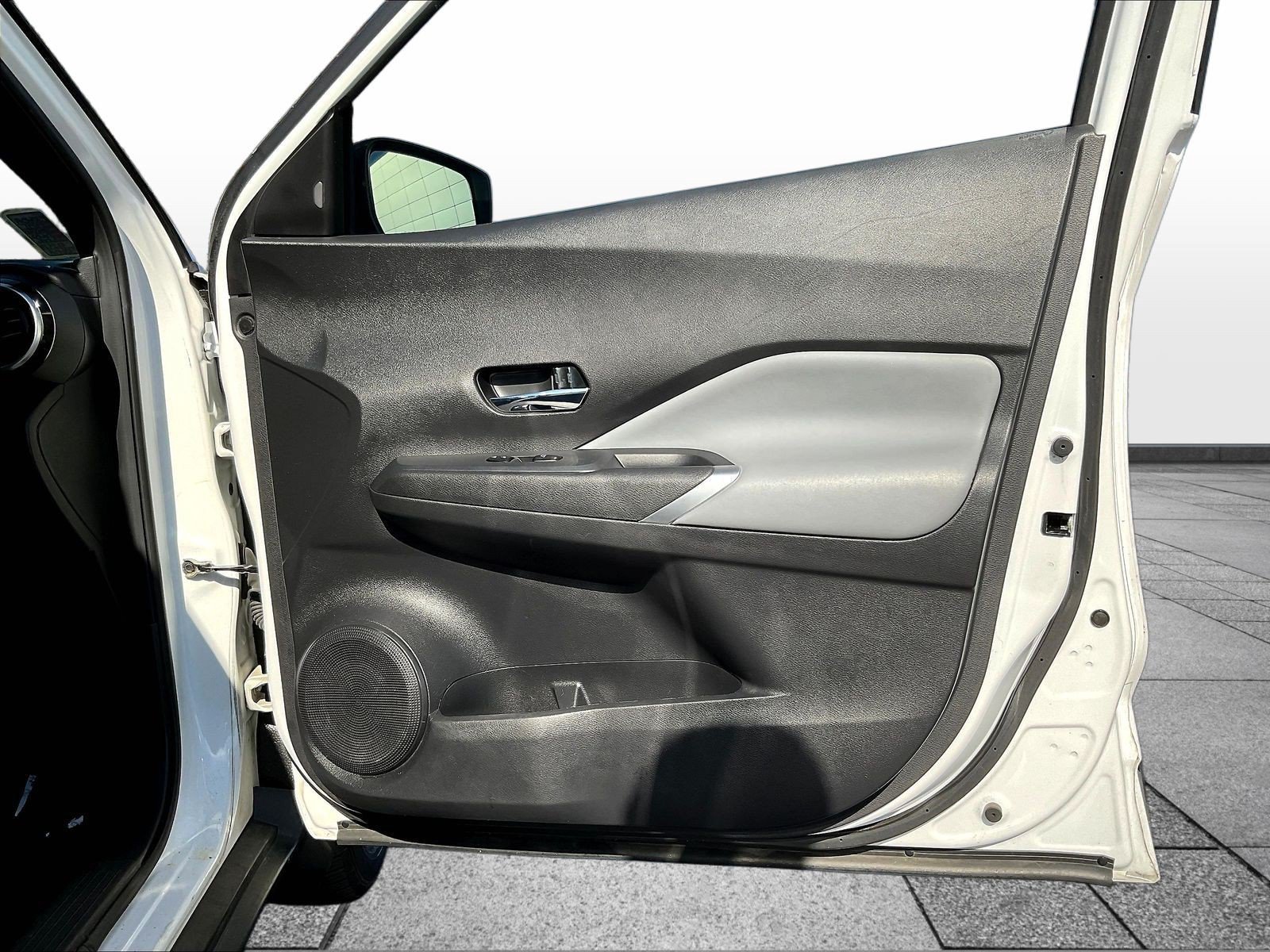 Certified 2021 Nissan Kicks SR w/ SR Premium Package FWD image 30