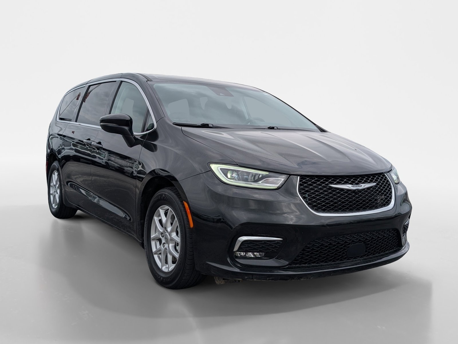 Used 2023 Chrysler Pacifica Touring-L image 2