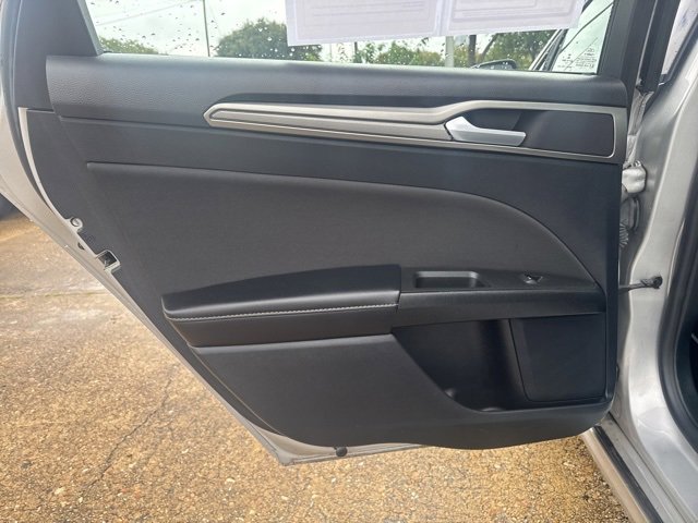 Used 2019 Ford Fusion SE image 18