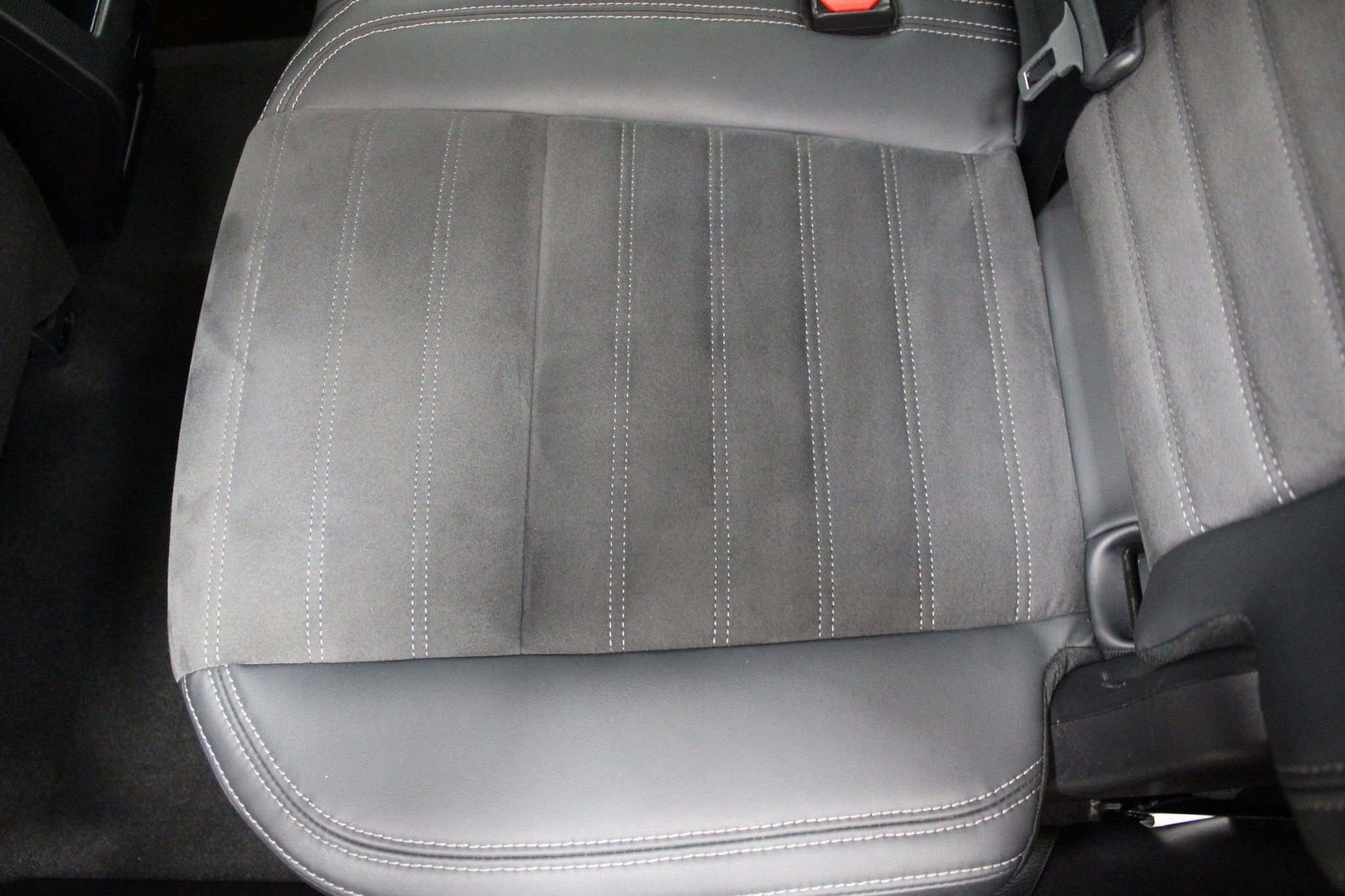 Used 2023 Mitsubishi Outlander SE image 16