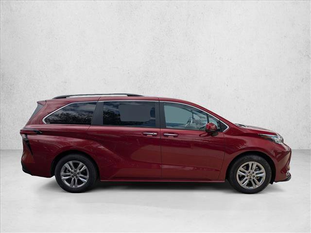 Used 2022 Toyota Sienna XLE w/ XLE Plus Package AWD/4WD image 4