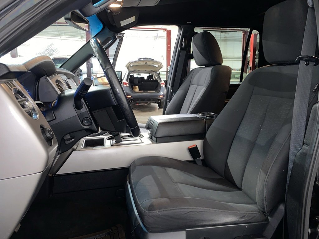 Used 2017 Ford Expedition XLT image 10