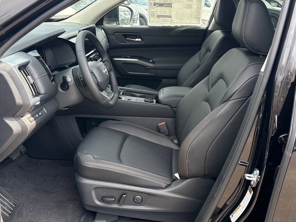 New 2026 Nissan Pathfinder SL image 9
