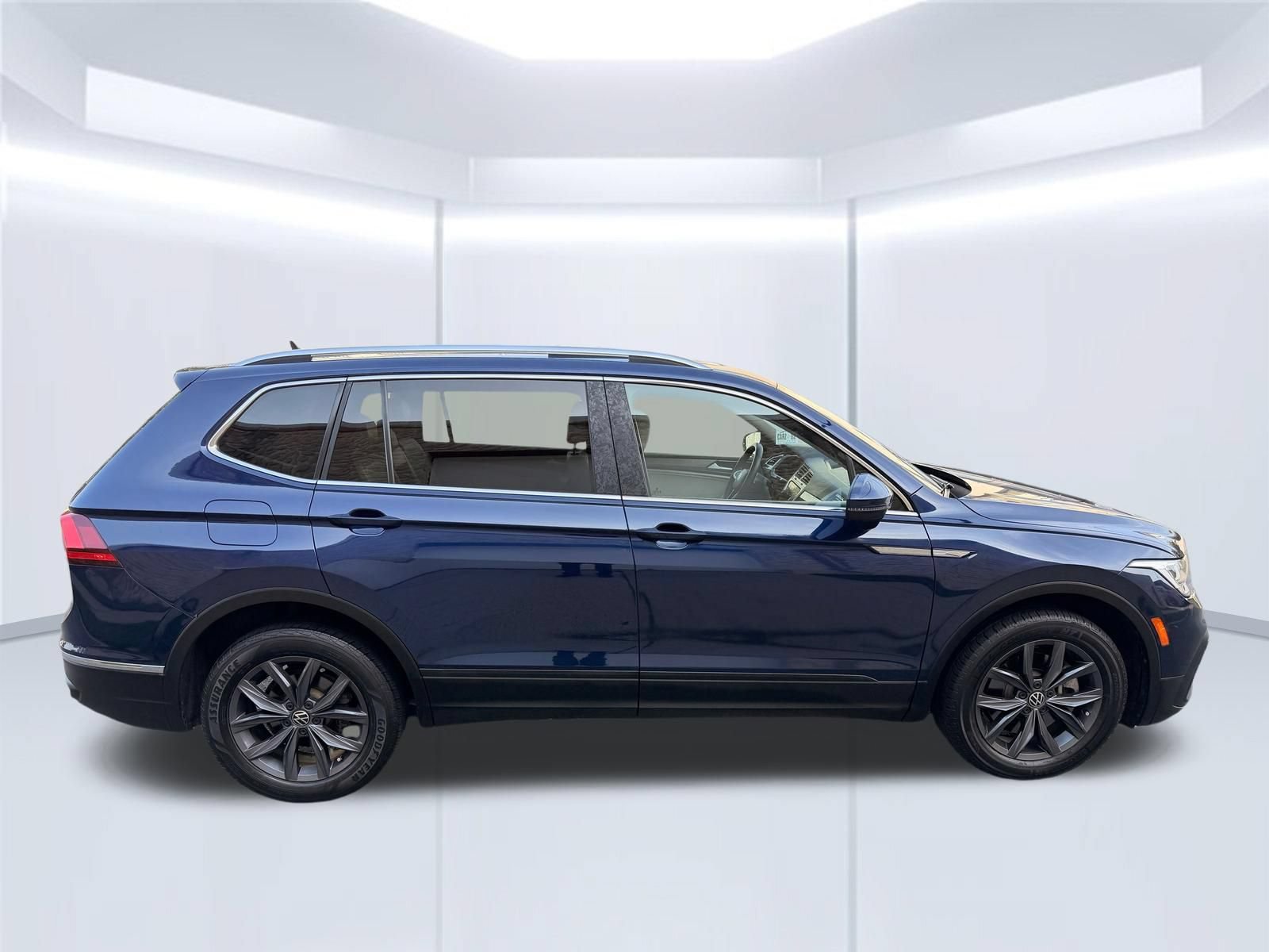 Used 2022 Volkswagen Tiguan SE AWD/4WD image 4