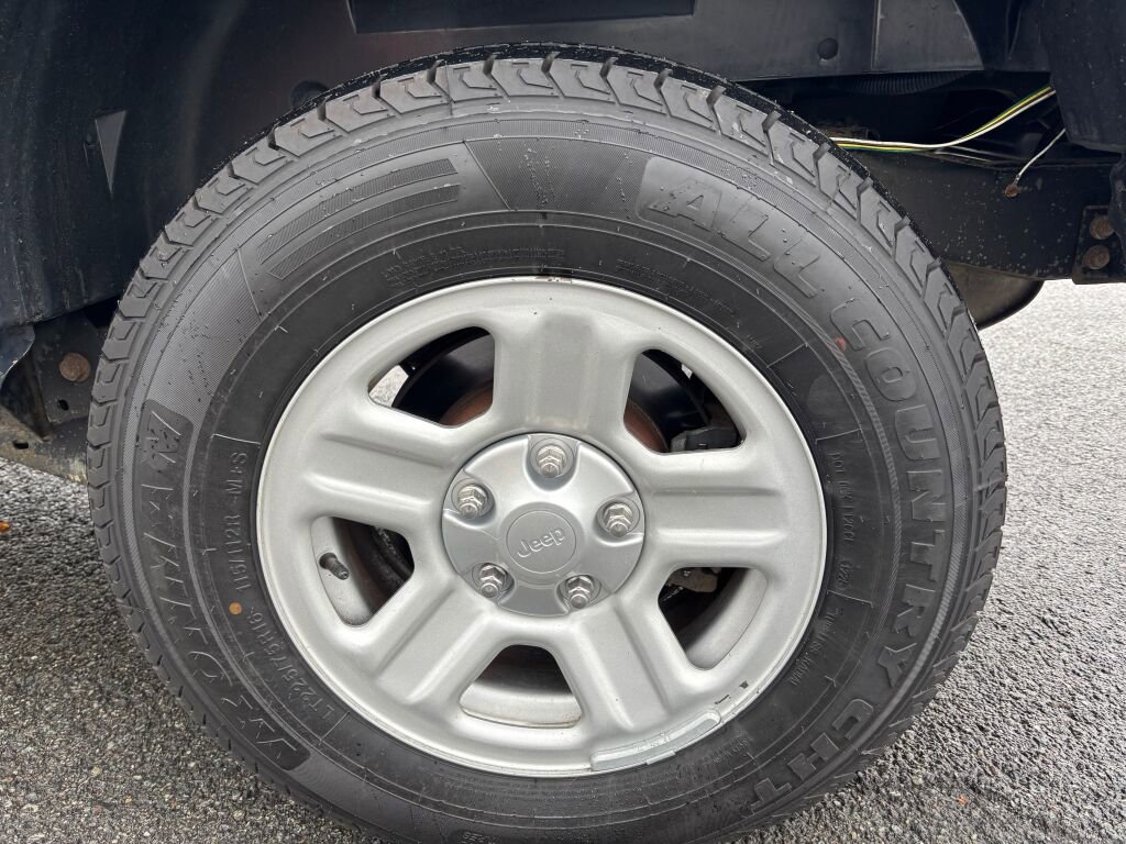 Used 2017 Jeep Wrangler Unlimited Sport w/ Connectivity Group image 9