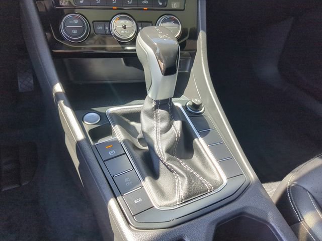 Used 2022 Volkswagen Jetta SE image 28