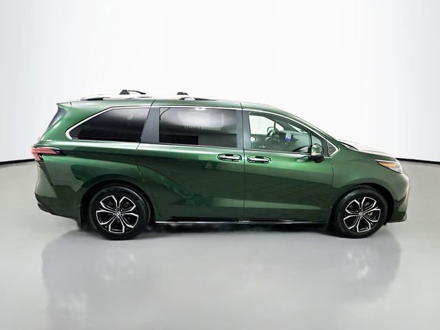 Used 2025 Toyota Sienna Platinum AWD/4WD image 8
