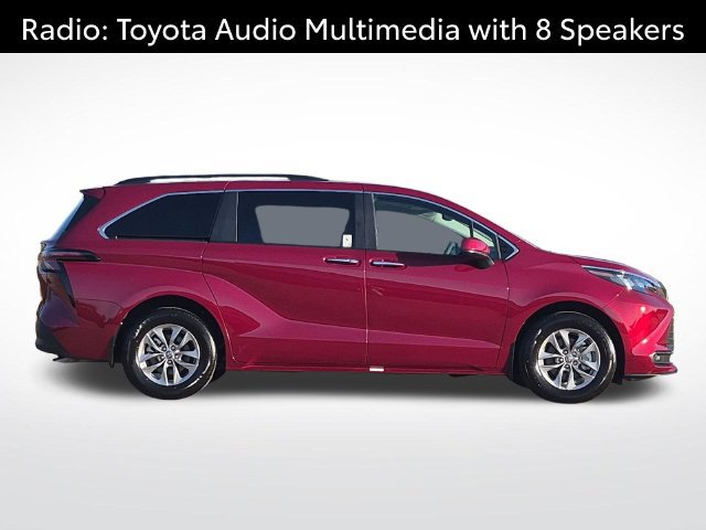 Certified 2026 Toyota Sienna XLE FWD image 4