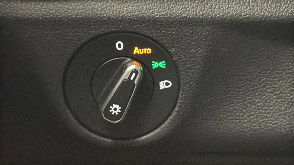 Used 2025 Volkswagen Jetta SE image 19