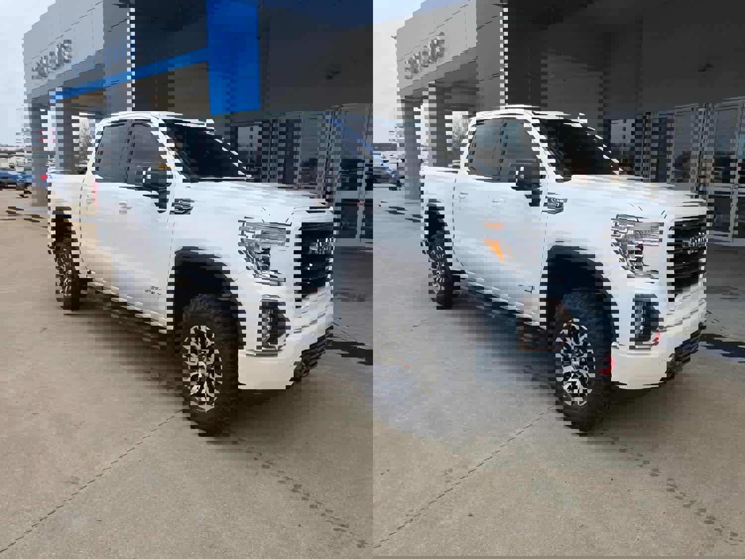 Used 2020 GMC Sierra 1500 AT4 w/ AT4 Premium Package image 4