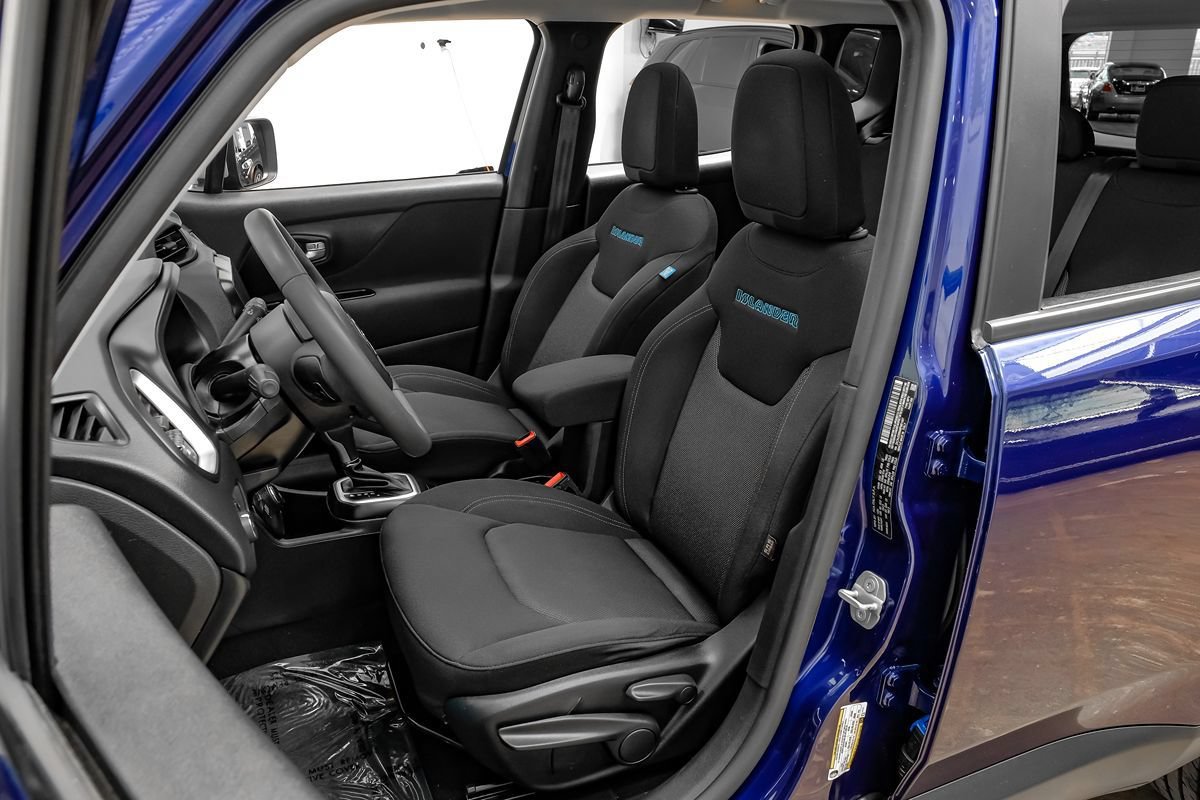 Used 2021 Jeep Renegade Latitude AWD/4WD image 27