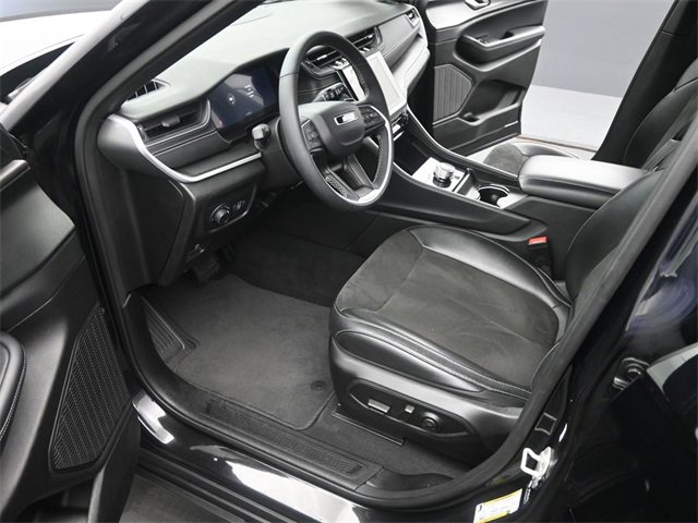 Used 2024 Jeep Grand Cherokee L Altitude image 9