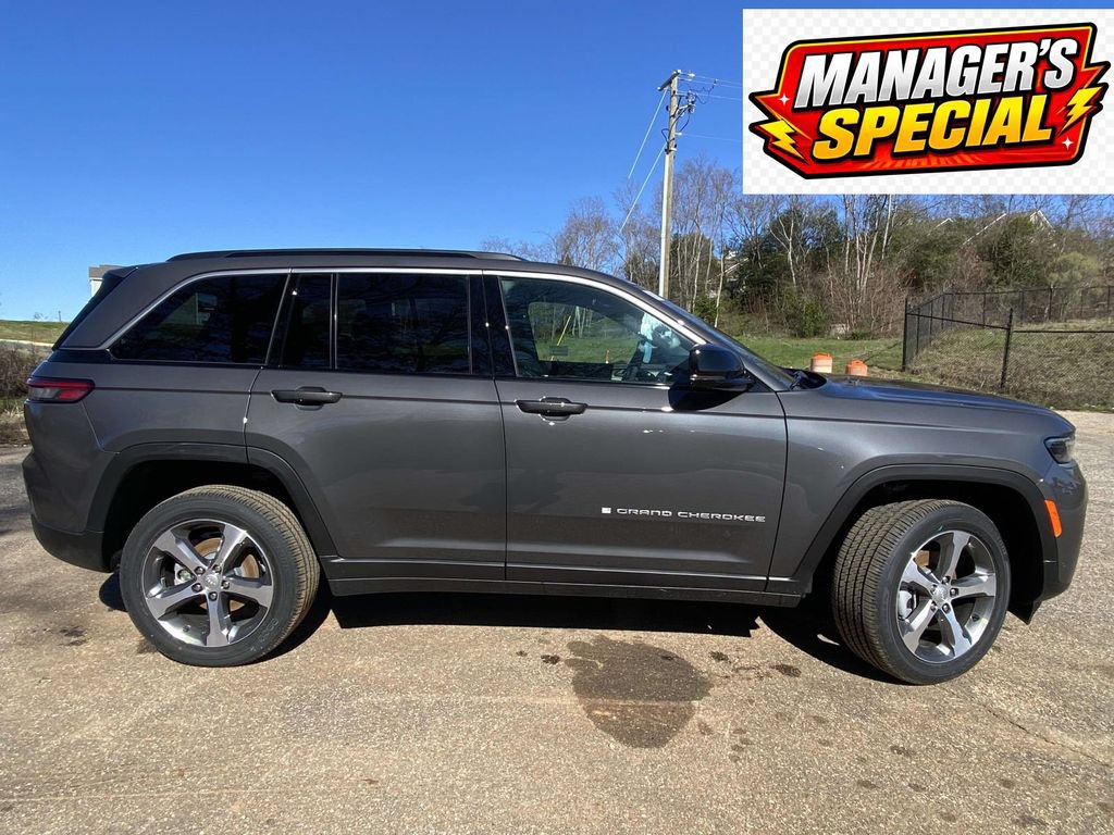 New 2026 Jeep Grand Cherokee Limited w/ Luxury Tech Group II RWD image 32