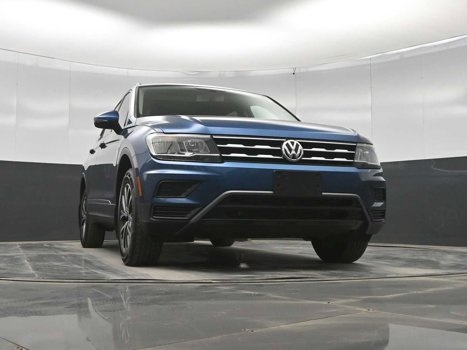 Used 2018 Volkswagen Tiguan SE AWD/4WD image 32