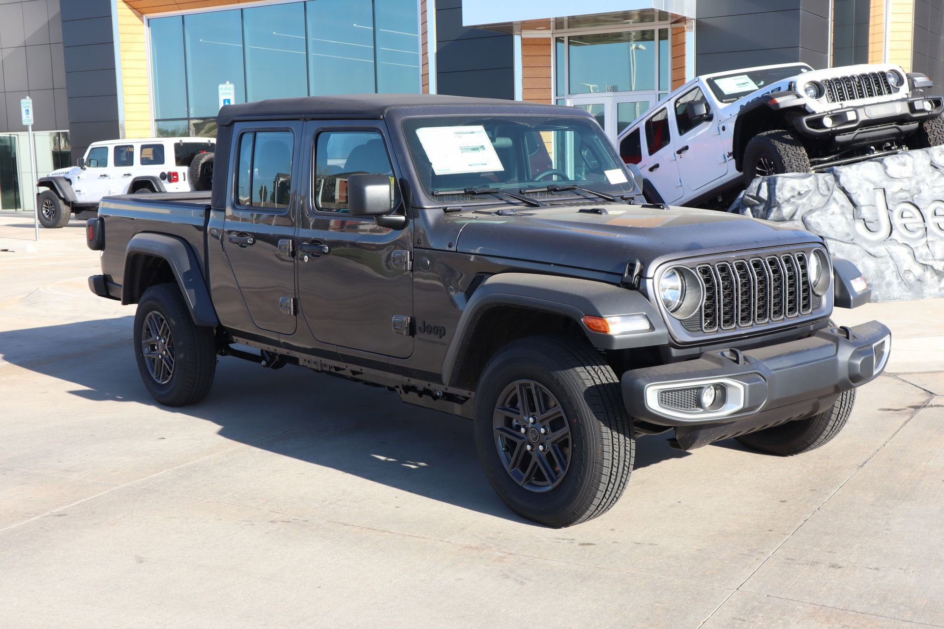 New 2026 Jeep Gladiator Sport AWD/4WD image 1