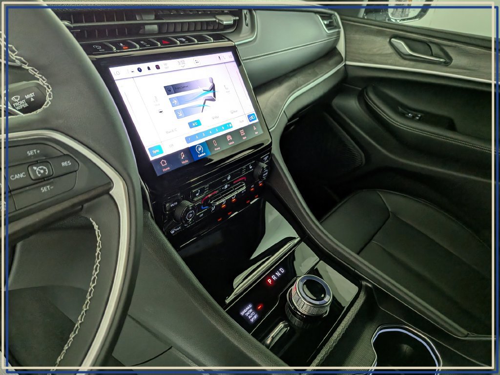 Certified 2025 Jeep Grand Cherokee Limited AWD/4WD image 27