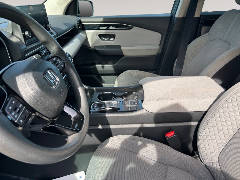 Used 2024 Honda Pilot LX image 9