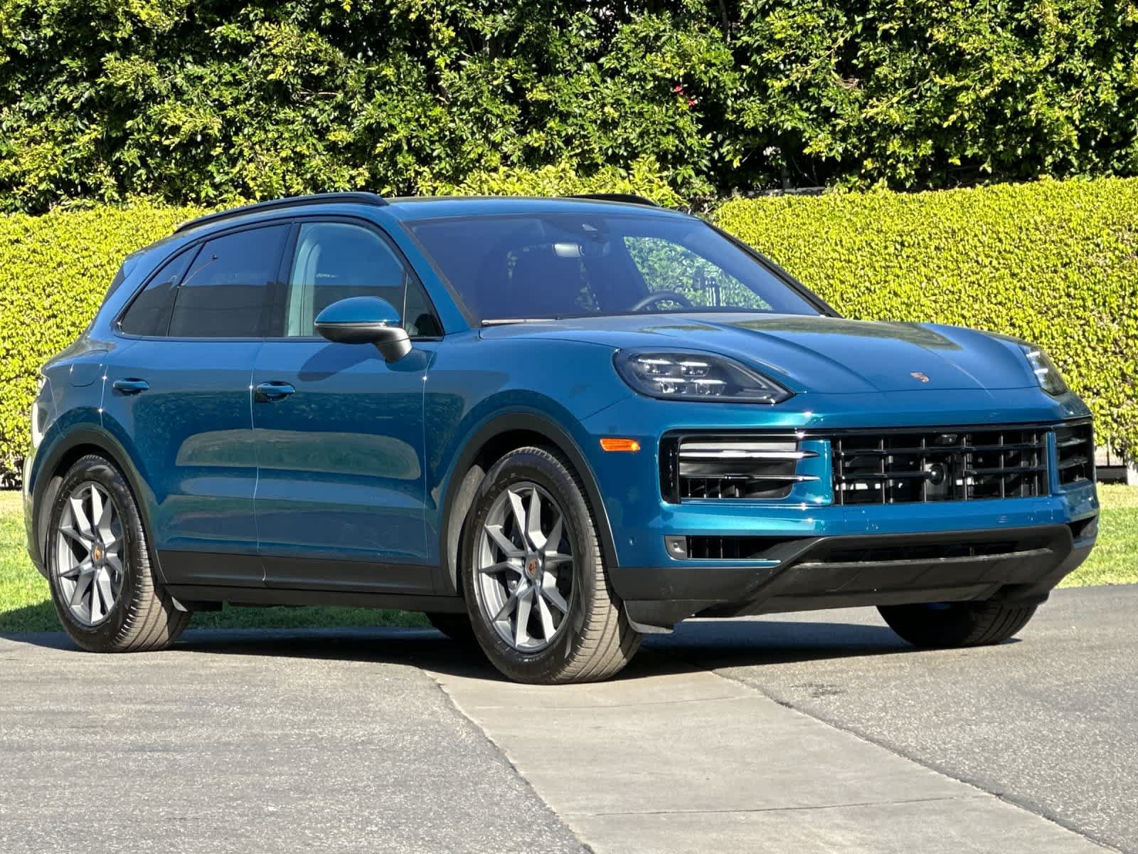 Certified 2025 Porsche Cayenne AWD/4WD image 10