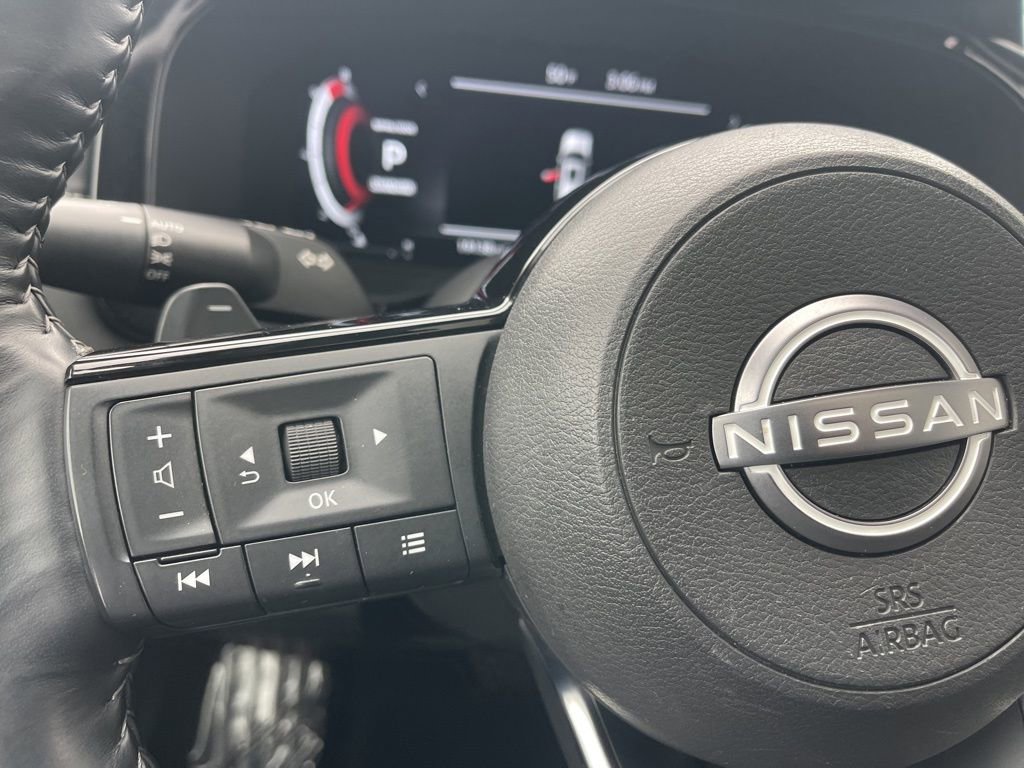 Used 2024 Nissan Pathfinder Platinum w/ Black Appearance Package image 18