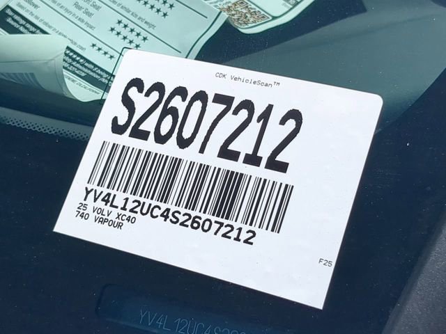 Certified 2025 Volvo XC40 B5 Plus w/ Climate Package image 25