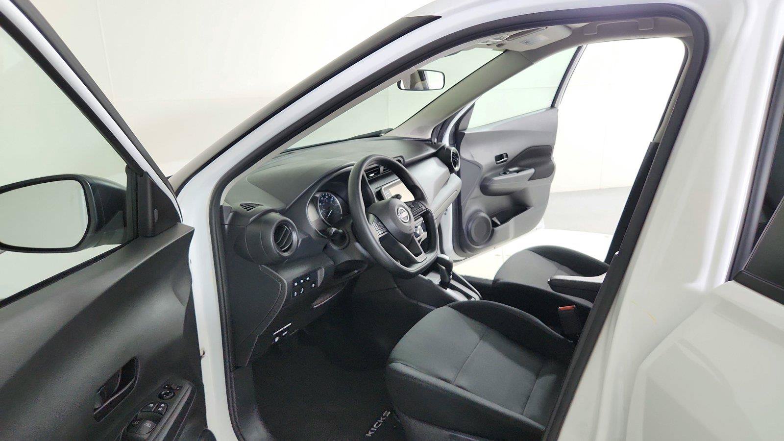 Used 2025 Nissan Kicks Play S FWD image 16