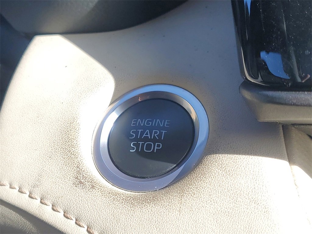 Used 2024 Toyota Highlander XLE image 32