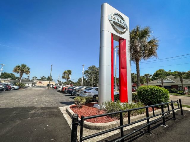 Used 2025 Nissan Rogue SV image 11