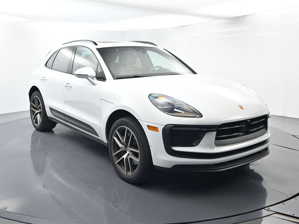 Certified 2023 Porsche Macan AWD/4WD image 17