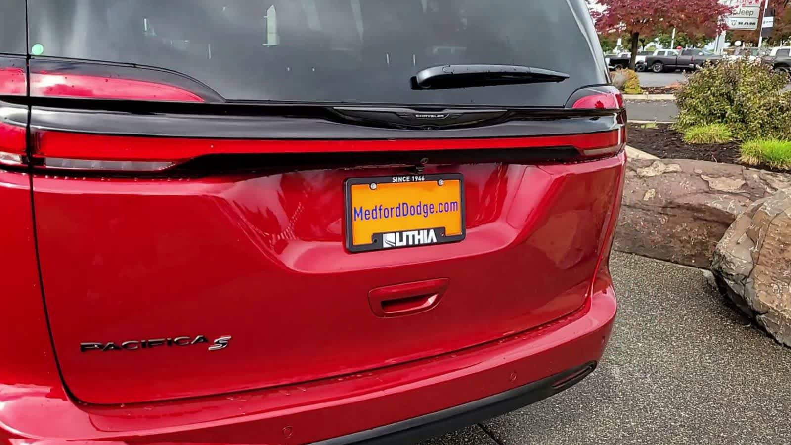 New 2026 Chrysler Pacifica Select FWD image 7