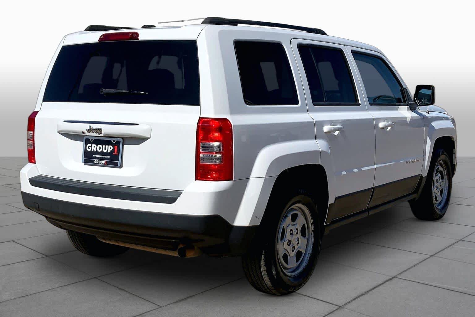 Used 2016 Jeep Patriot Sport w/ Power Value Group FWD image 13