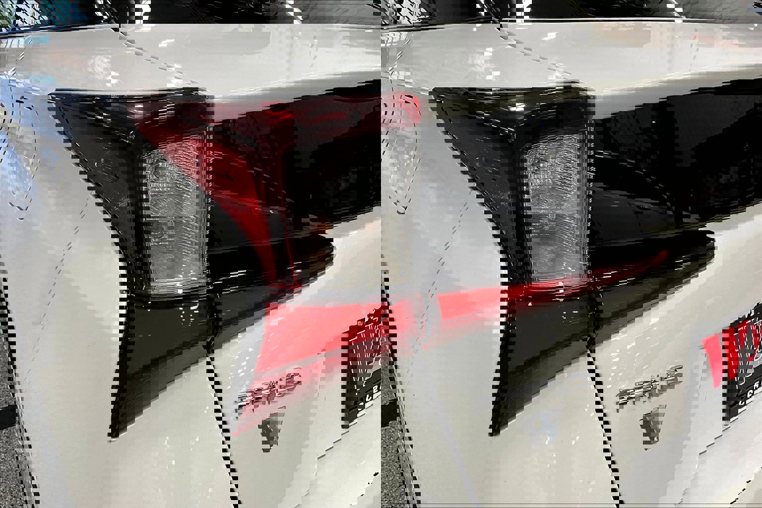 Used 2020 Toyota Prius LE image 23