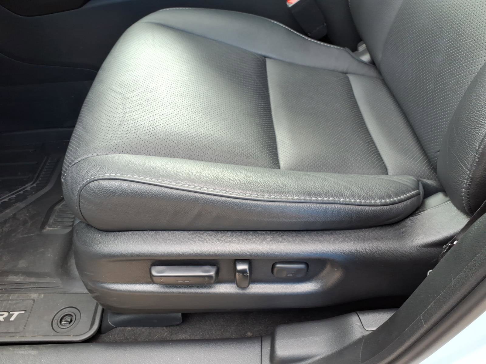 Certified 2025 Honda Passport EX-L image 15