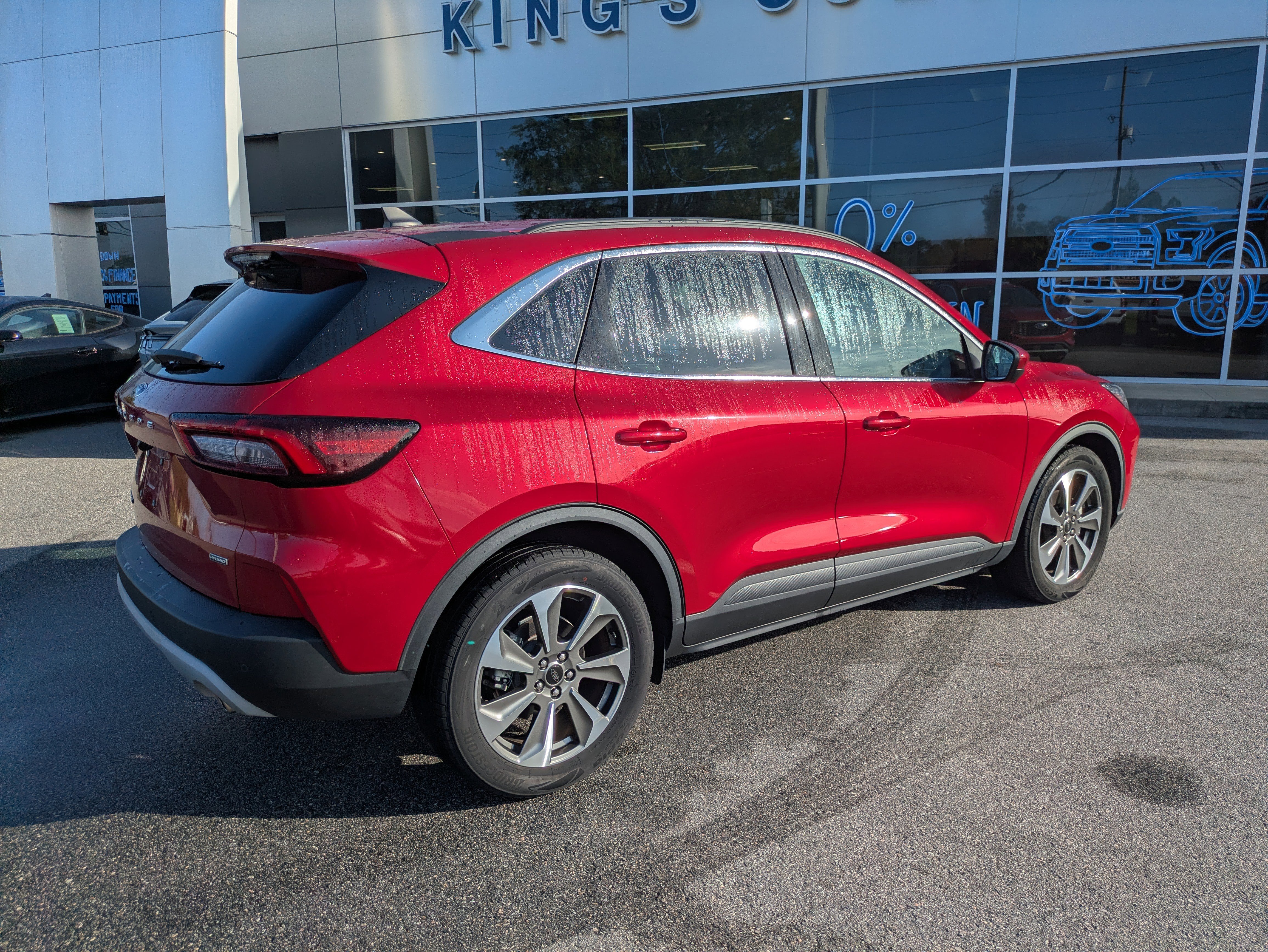 Used 2023 Ford Escape Platinum image 4