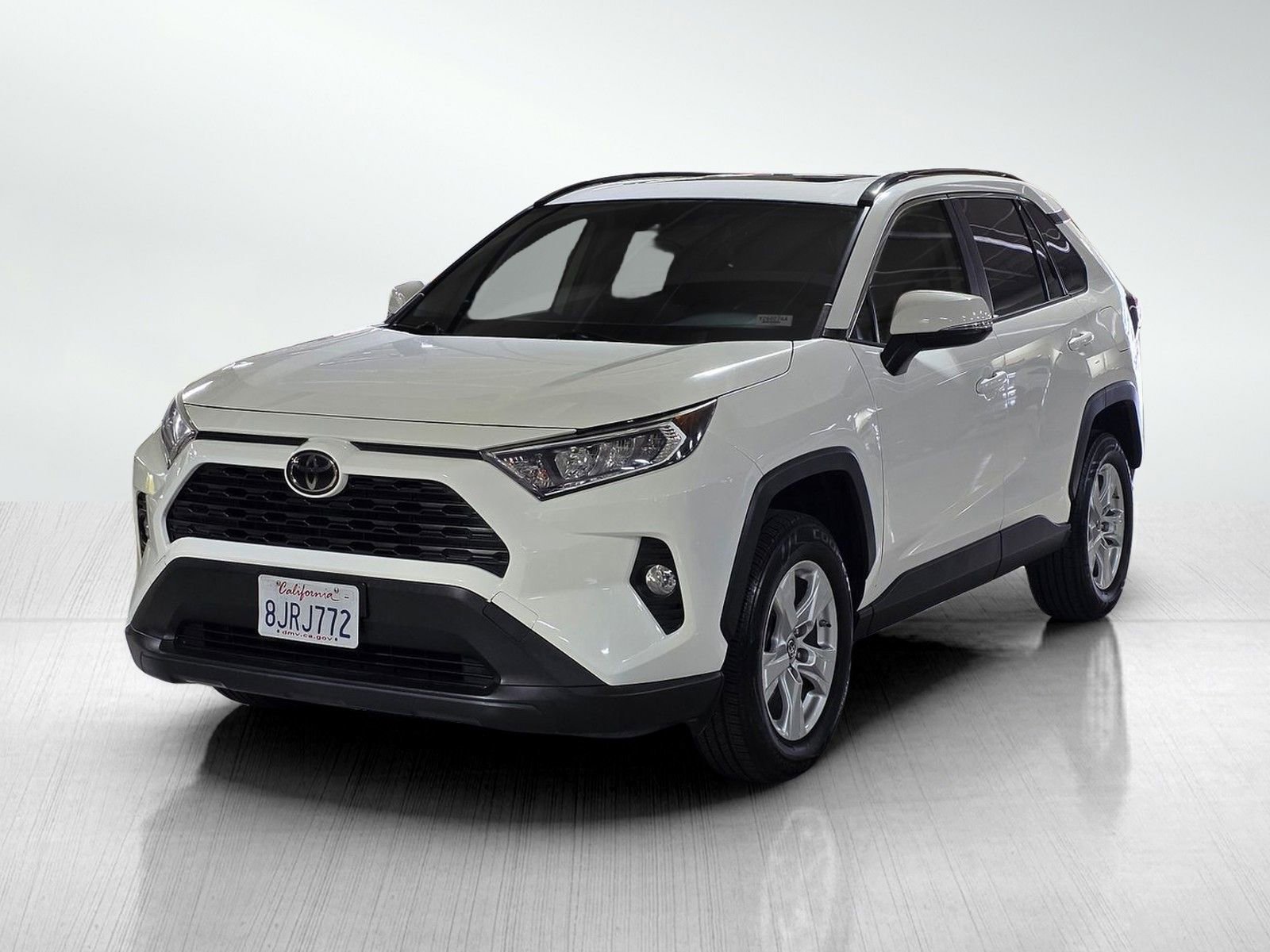Used 2019 Toyota RAV4 XLE FWD image 3