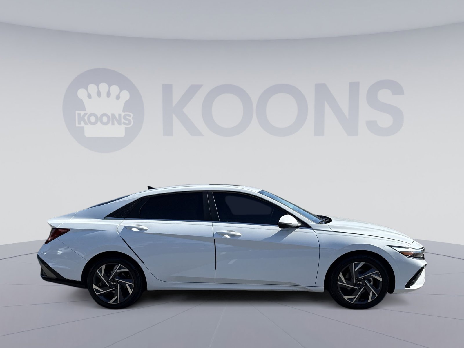 Used 2025 Hyundai Elantra Limited FWD image 8
