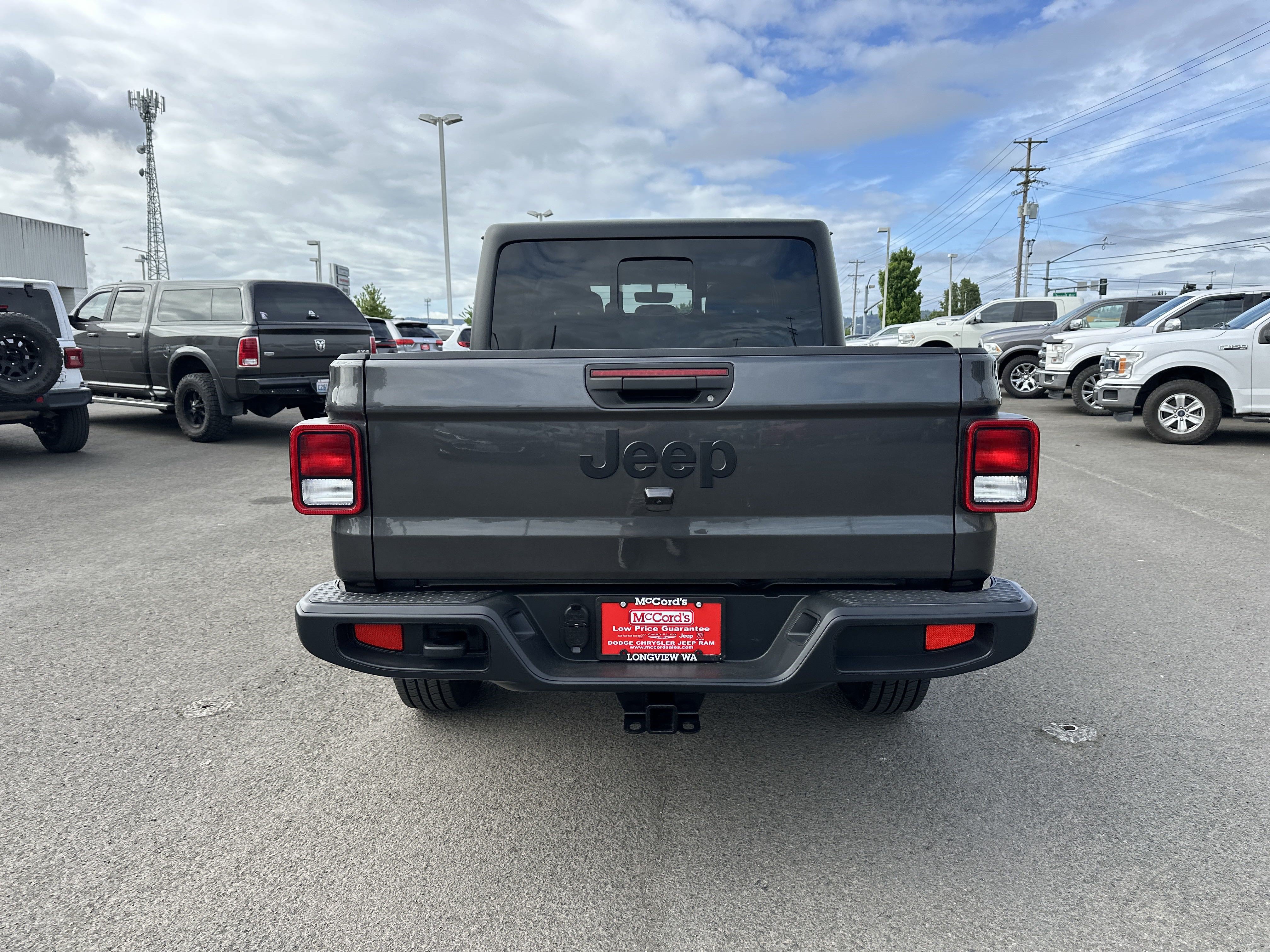 Used 2023 Jeep Gladiator Sport AWD/4WD image 4