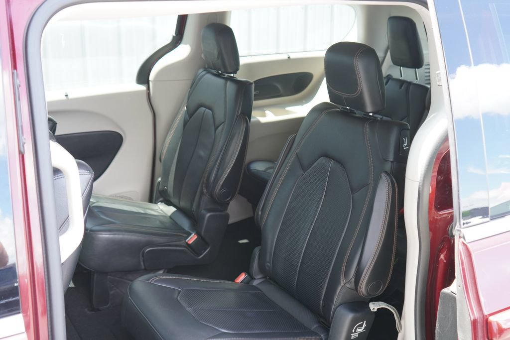 Used 2017 Chrysler Pacifica Touring-L Plus w/ Tire & Wheel Group FWD image 25