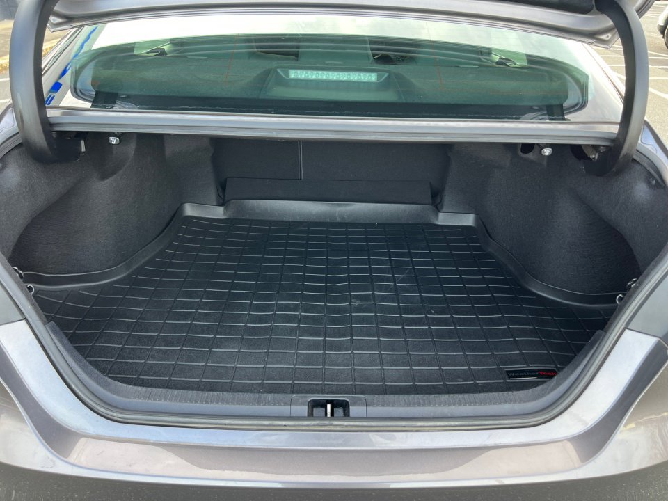 Used 2022 Toyota Camry LE image 19