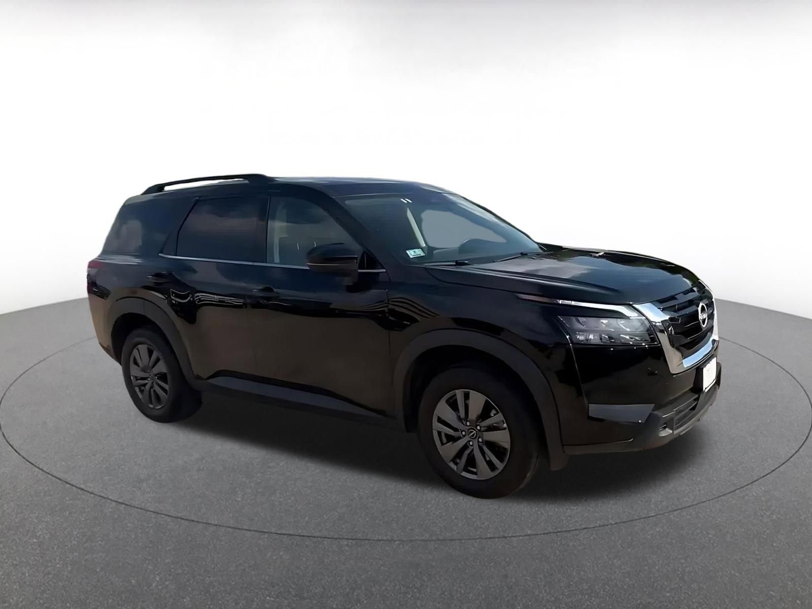 Used 2025 Nissan Pathfinder SV FWD image 2