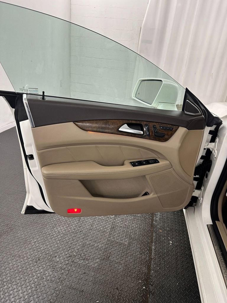 Used 2012 Mercedes-Benz CLS 550 4MATIC image 5