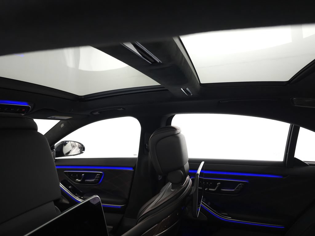 Used 2024 Mercedes-Benz S 63 AMG S w/ Carbon Fiber Exterior Package image 27