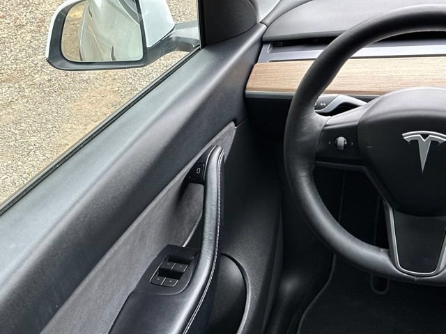 Used 2022 Tesla Model Y Long Range AWD/4WD image 28