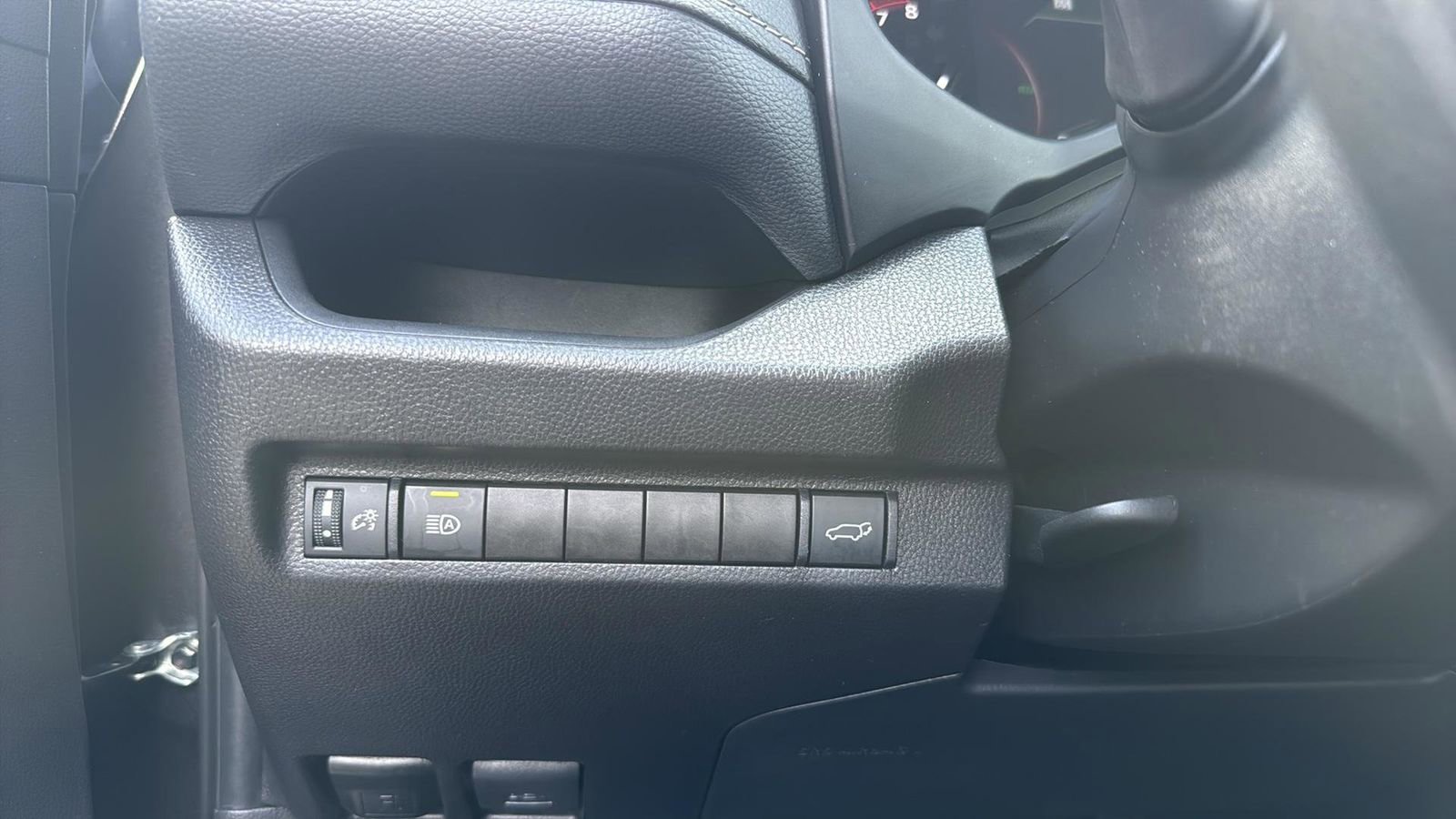 Used 2025 Toyota RAV4 XLE w/ Convenience Package FWD image 18