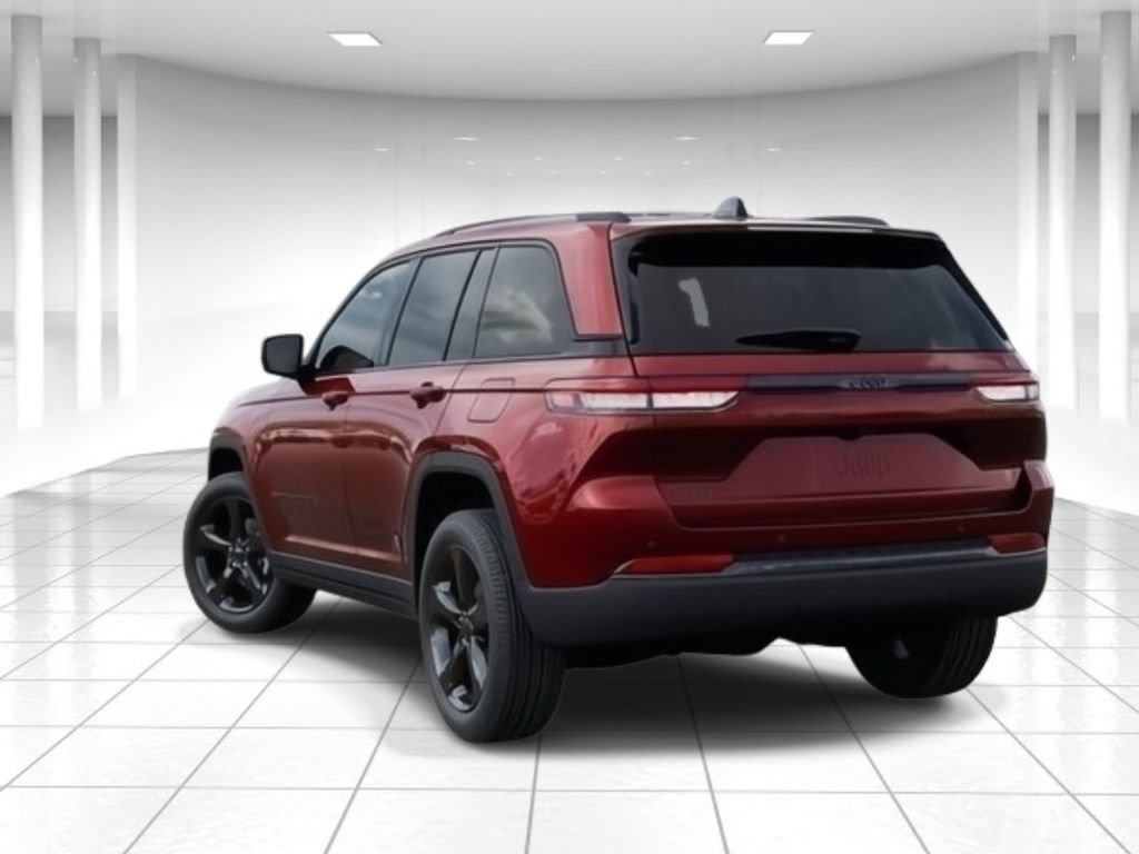 New 2025 Jeep Grand Cherokee Altitude image 3