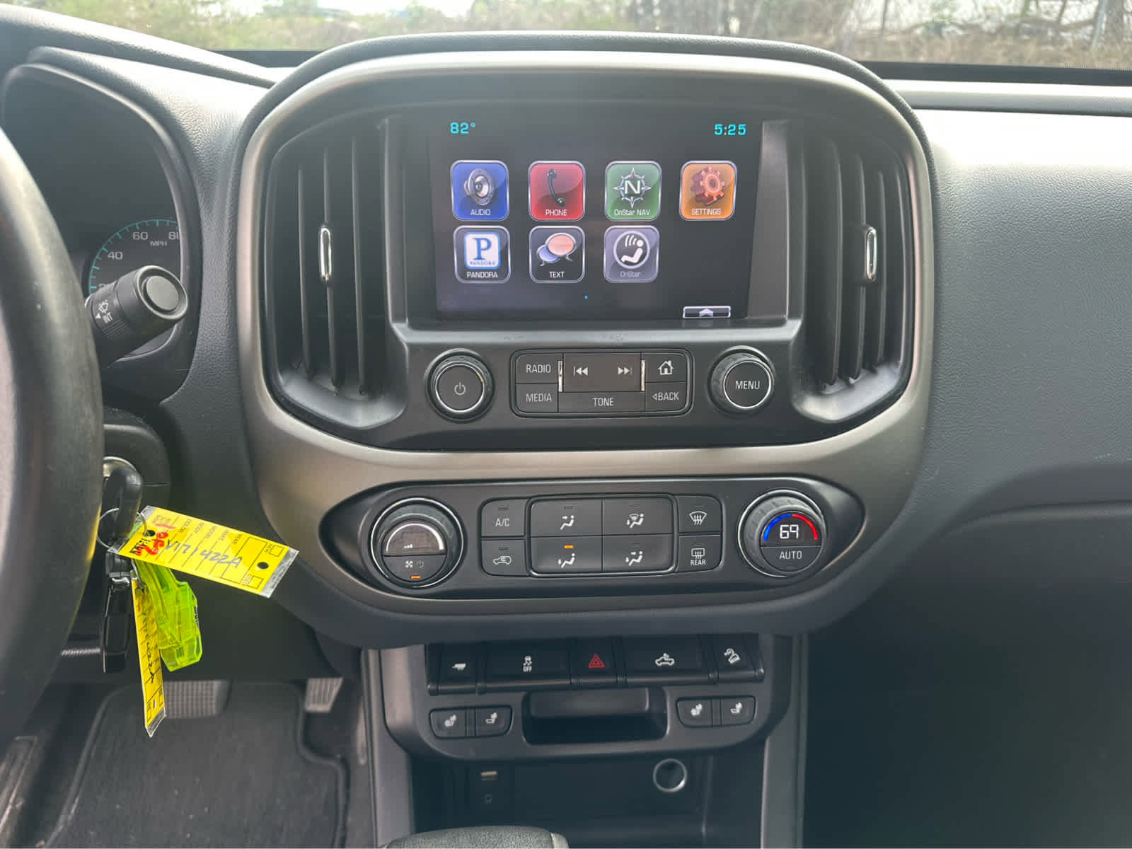 Used 2015 Chevrolet Colorado Z71 image 12