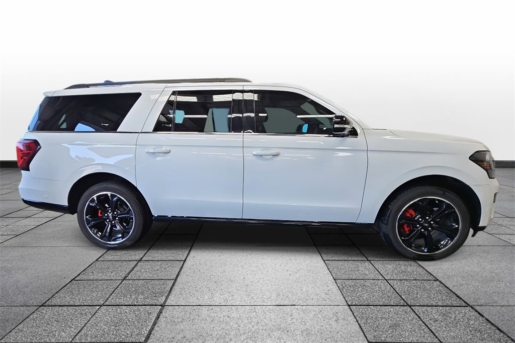 Used 2022 Ford Expedition Max Limited image 4