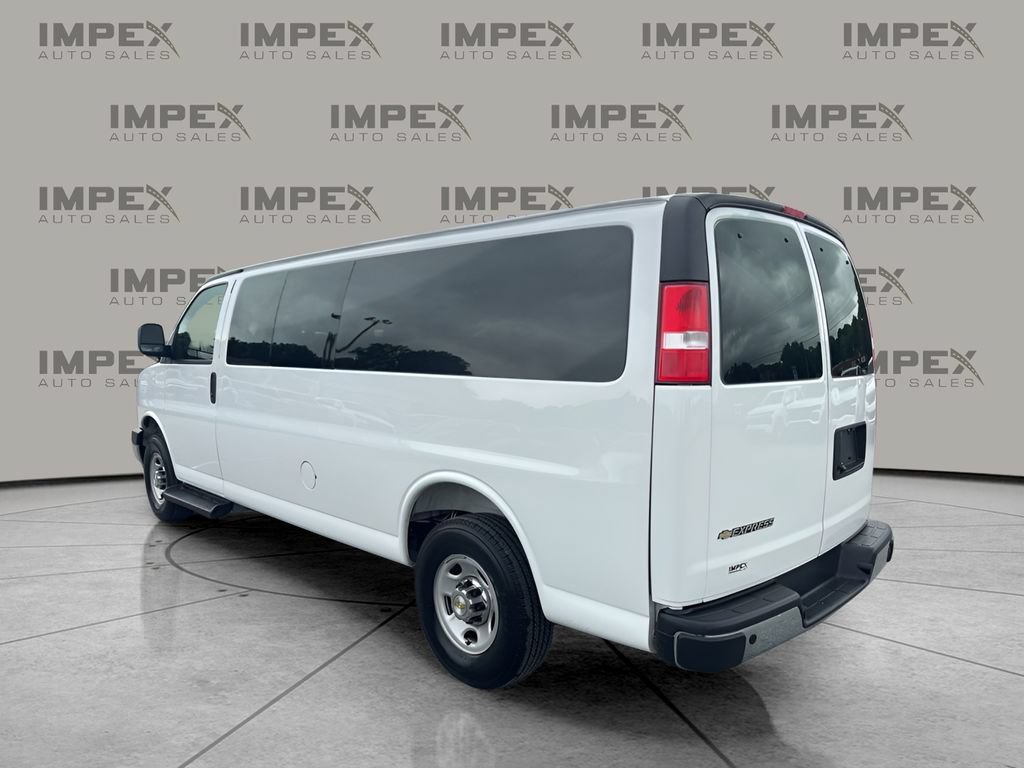 Used 2025 Chevrolet Express 3500 LT w/ LT Preferred Equipment Group RWD image 3