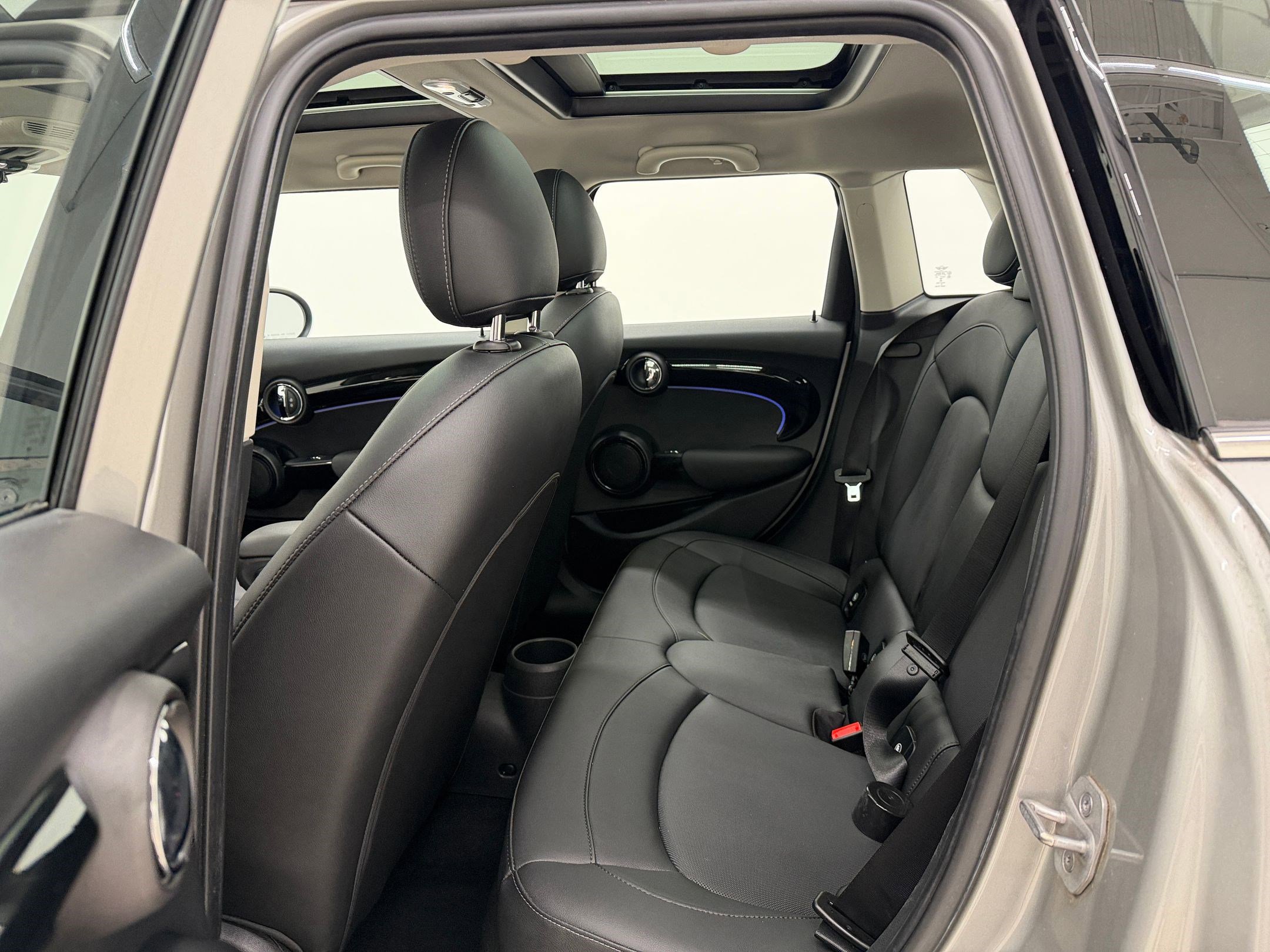 Used 2023 MINI Cooper 4-Door Hardtop image 15