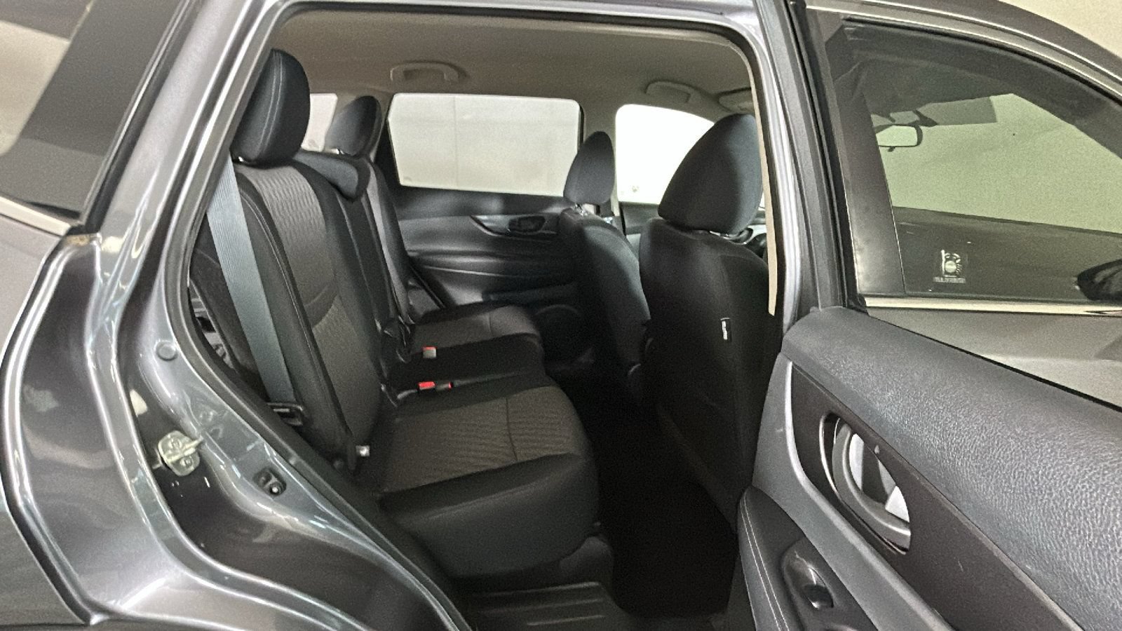 Used 2019 Nissan Rogue S FWD image 32