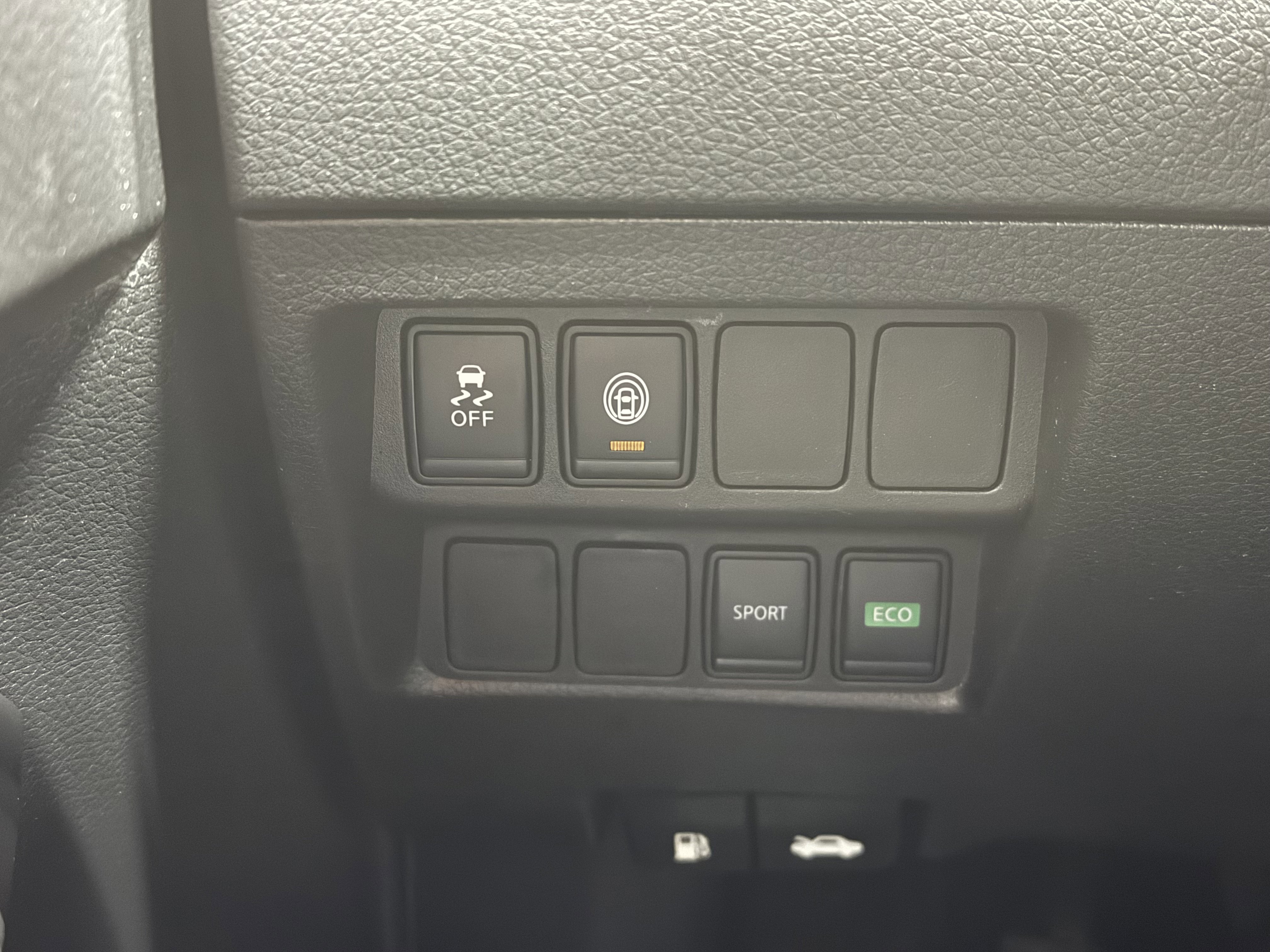 Used 2020 Nissan Rogue Sport S image 9